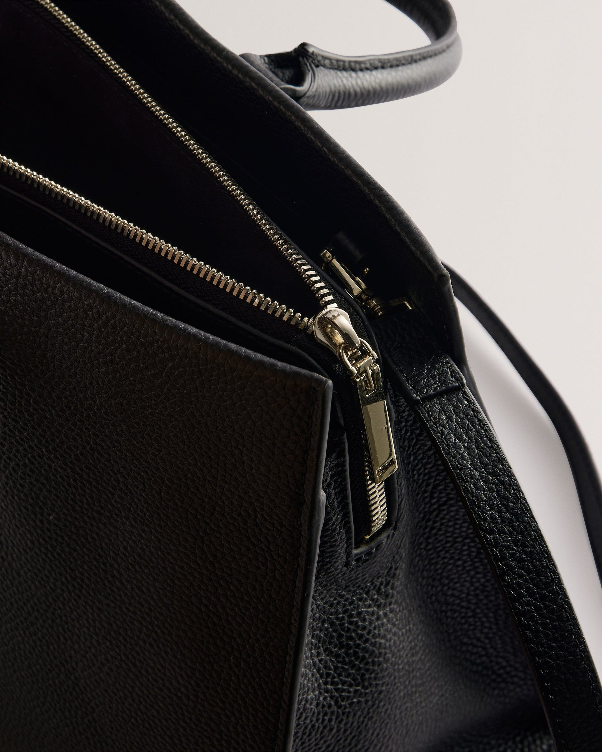 Women's Rosane-Bar Detail Medium Tote Bag Black Ted Baker South Africa