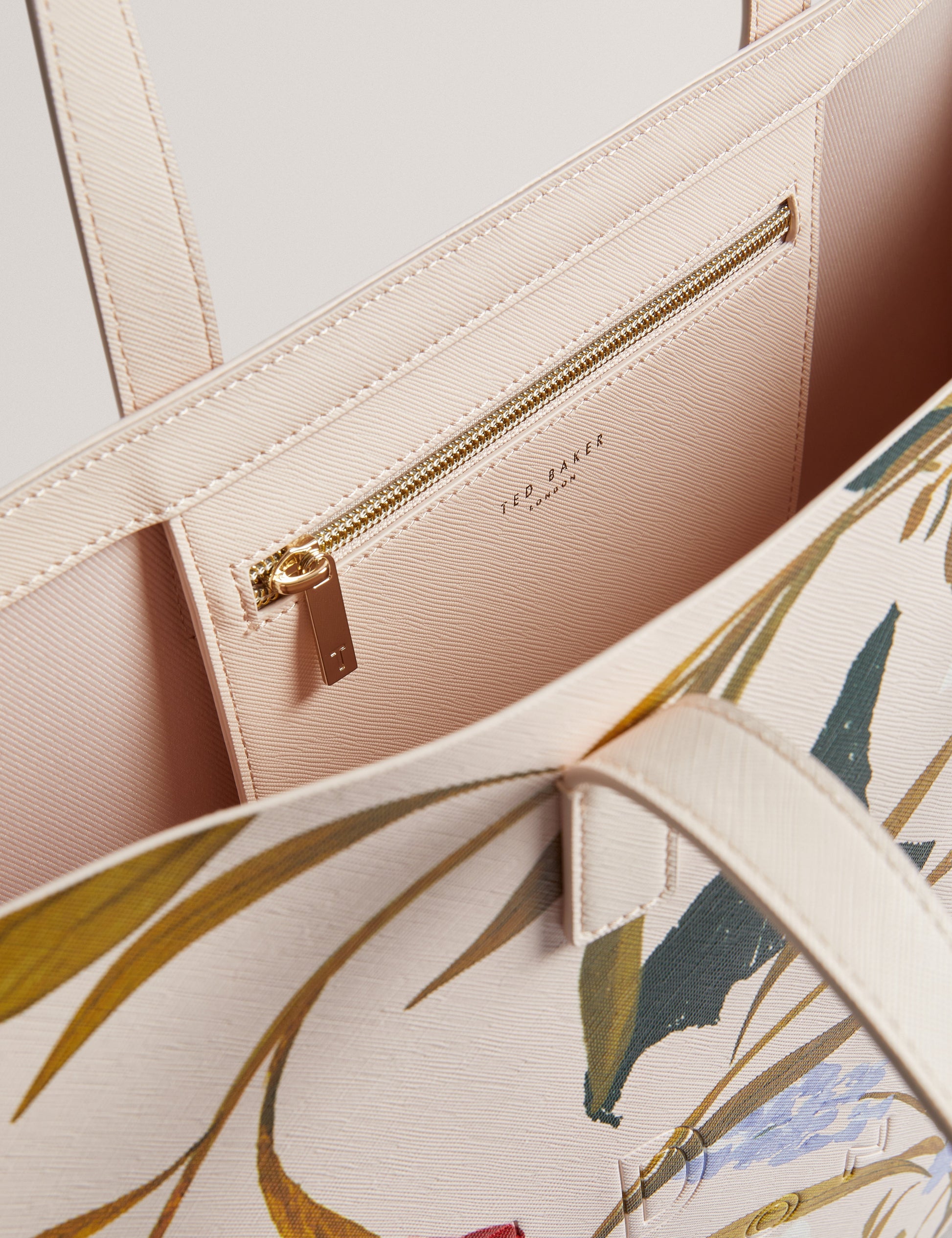 Women's POPPYYS-Floral Printed Extra Large Bag Ted Baker South Africa