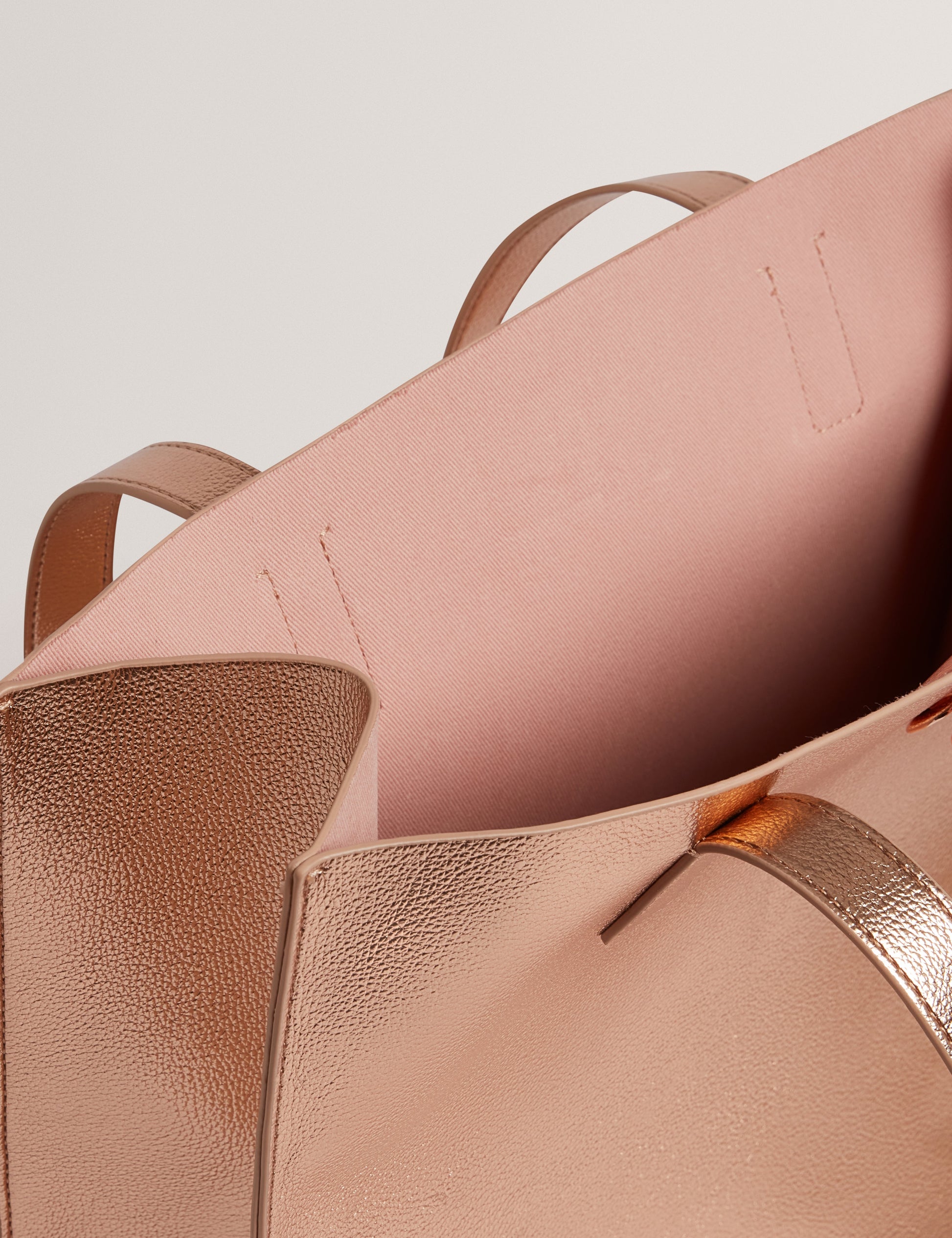 ROSMAH: Rose Detail Metallic Large Icon Bag Ted Baker South Africa