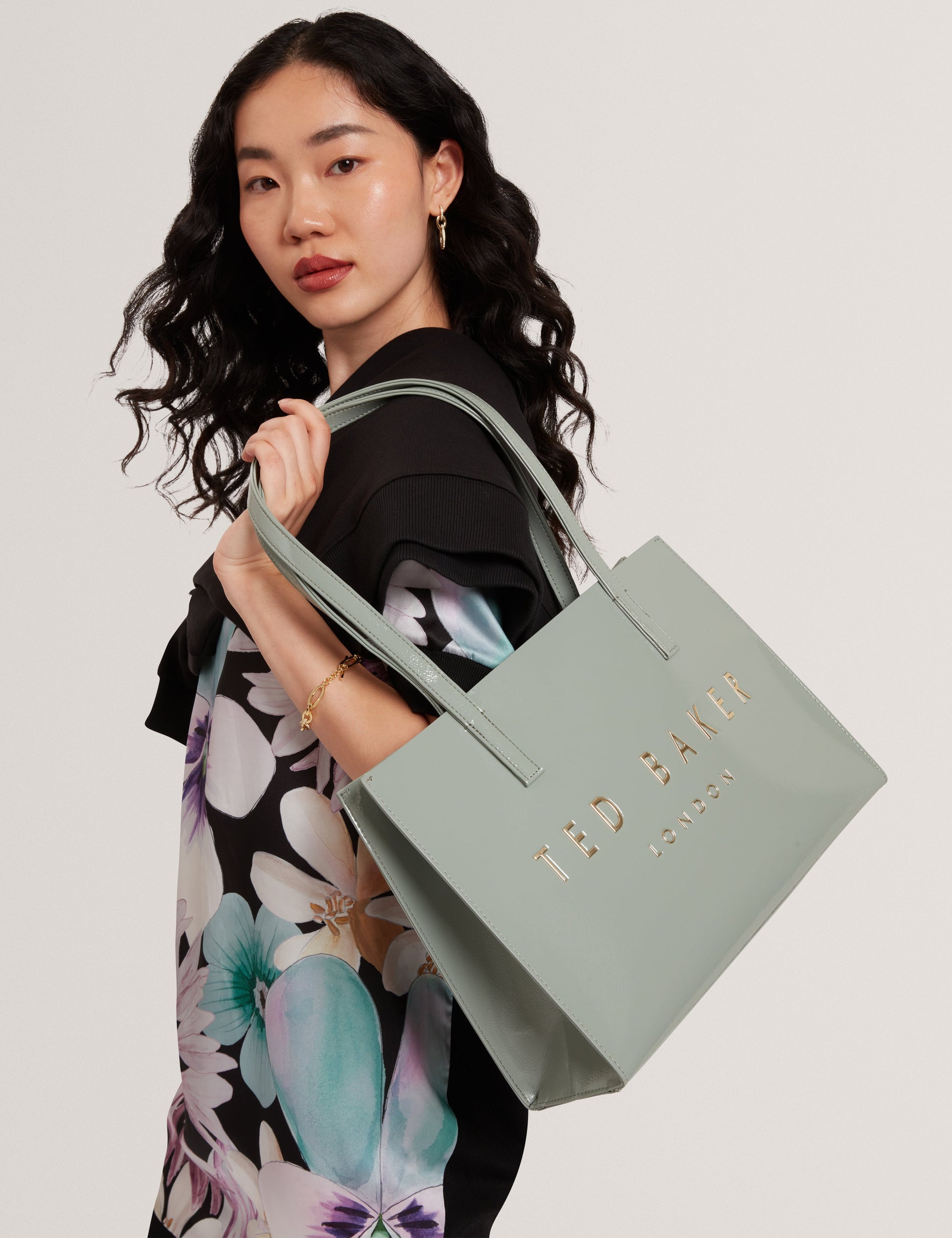 CRINELL: Elongated Crinkle Icon Bag Ted Baker South Africa