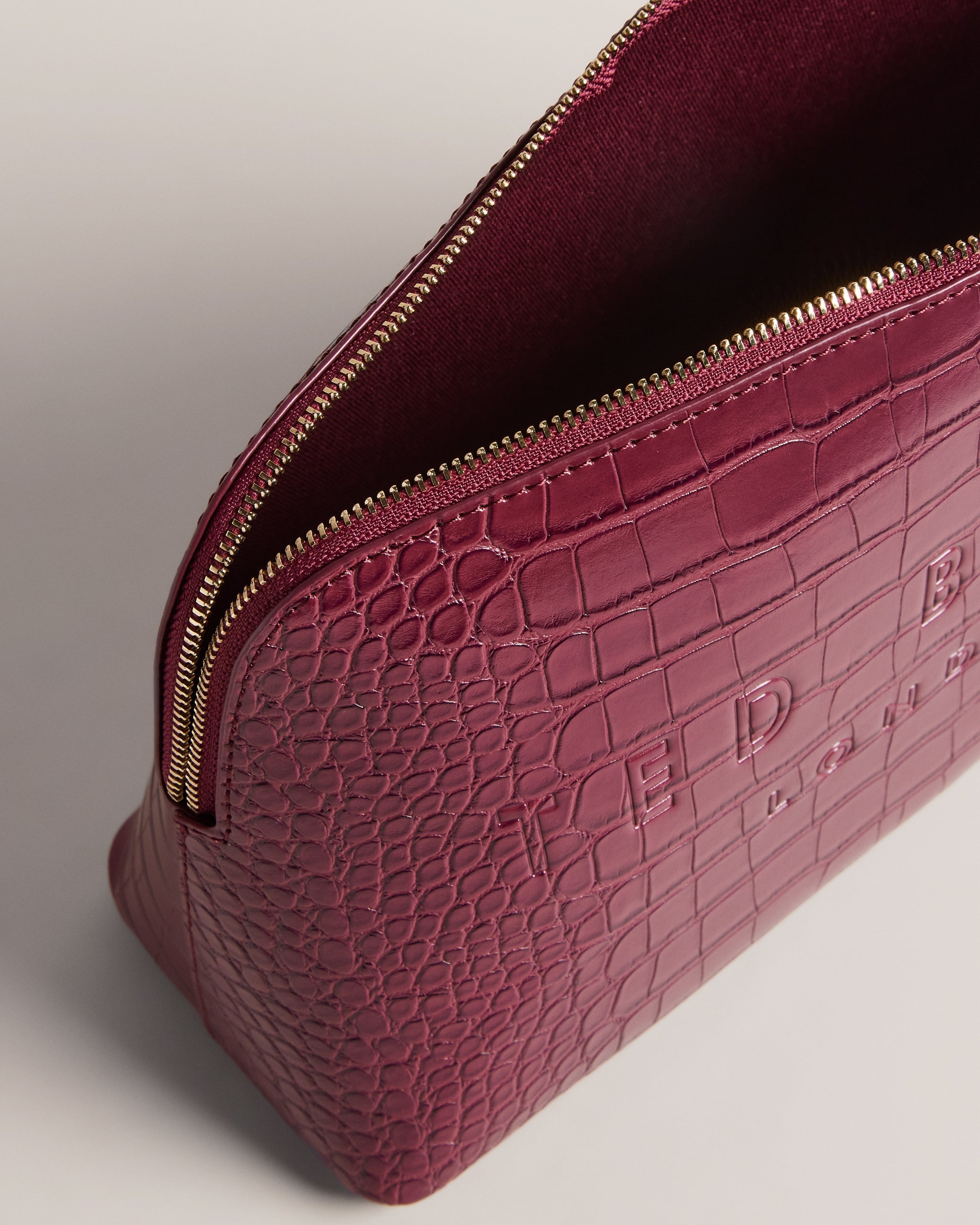 Women's Crocana-Imitation Croc Large Washbag Dp-Purple Ted Baker South Africa Bellabags