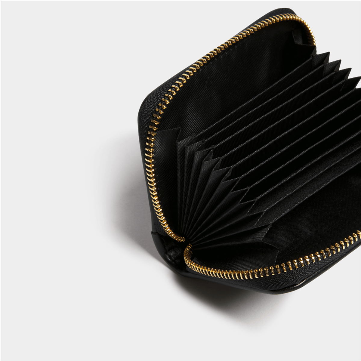 Embossed Cardholder - By Luella - Invoque