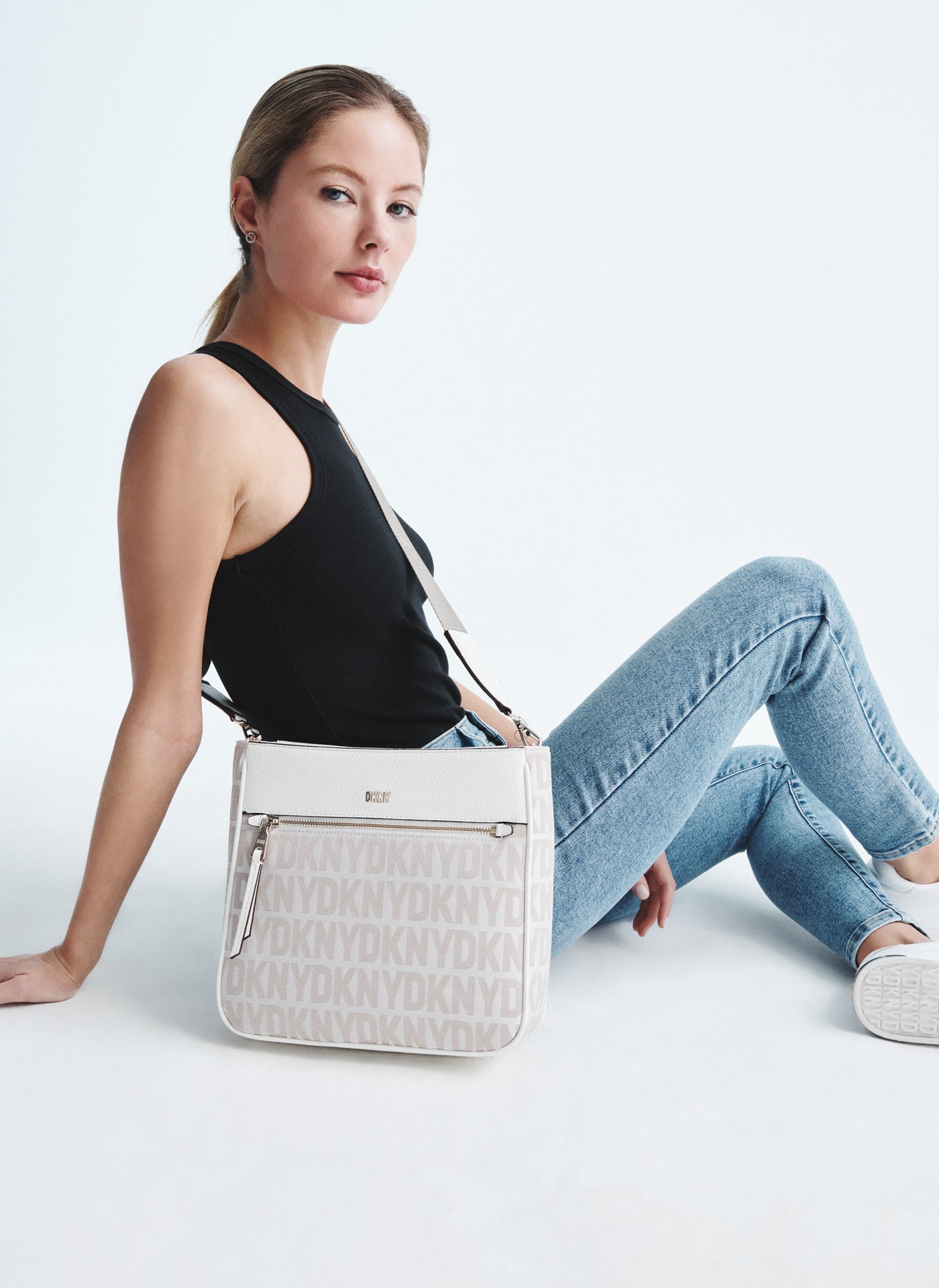 ZOIE MESSENGER - By DKNY - Invoque