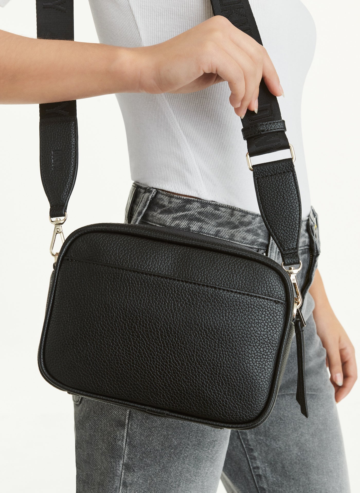 ZOIE CAMERA BAG - By DKNY - Invoque