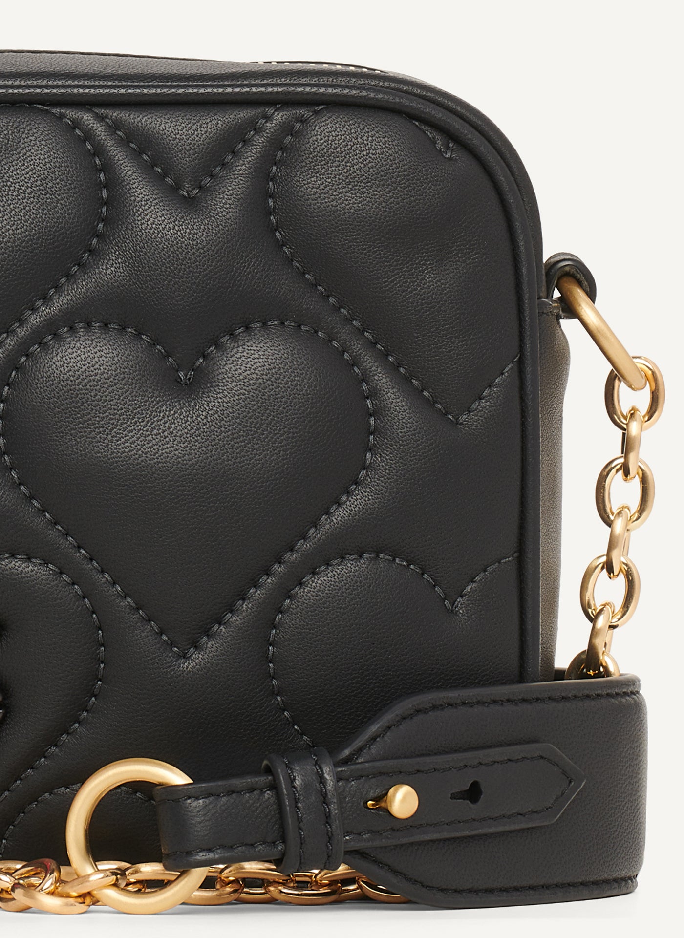 HEART OF NY QUILTED CAMERA BAG WITH CHAIN - By DKNY - Invoque