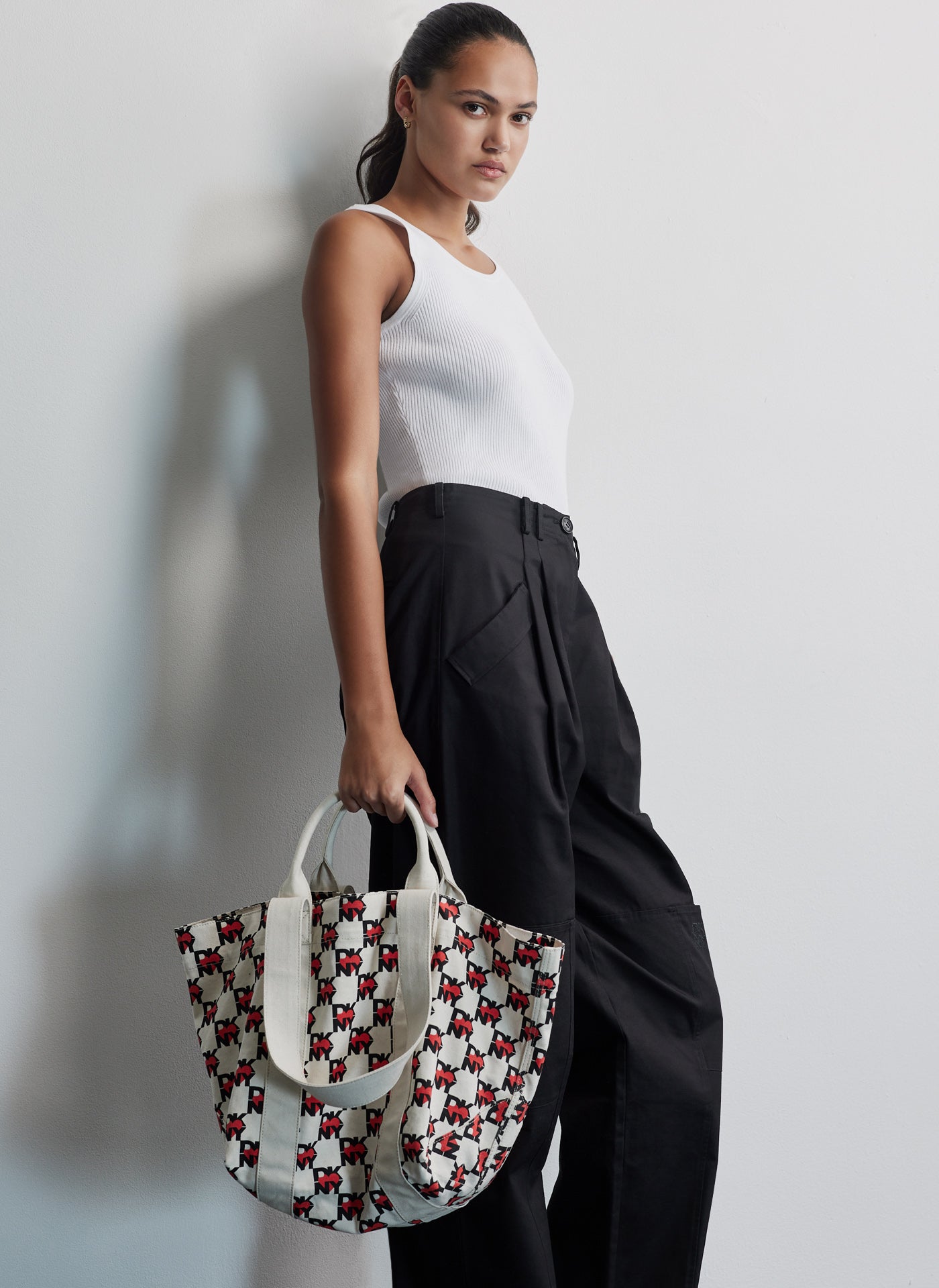 HEART OF NY MEDIUM TOTE - By DKNY - Invoque