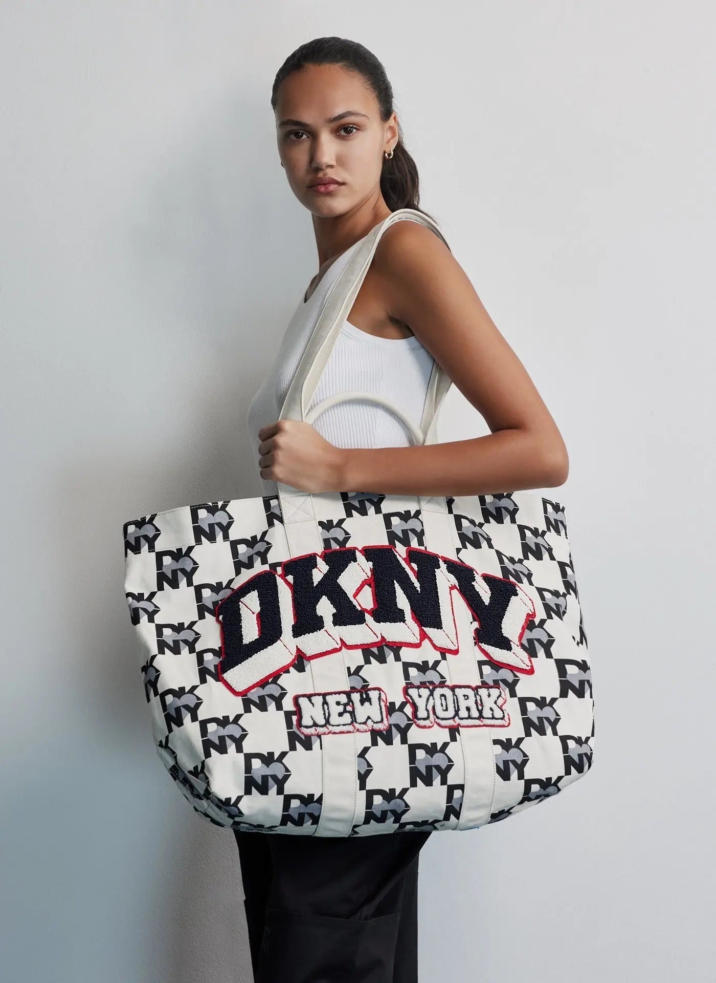 HEART OF NY LARGE TOTE - Bellabags DKNY