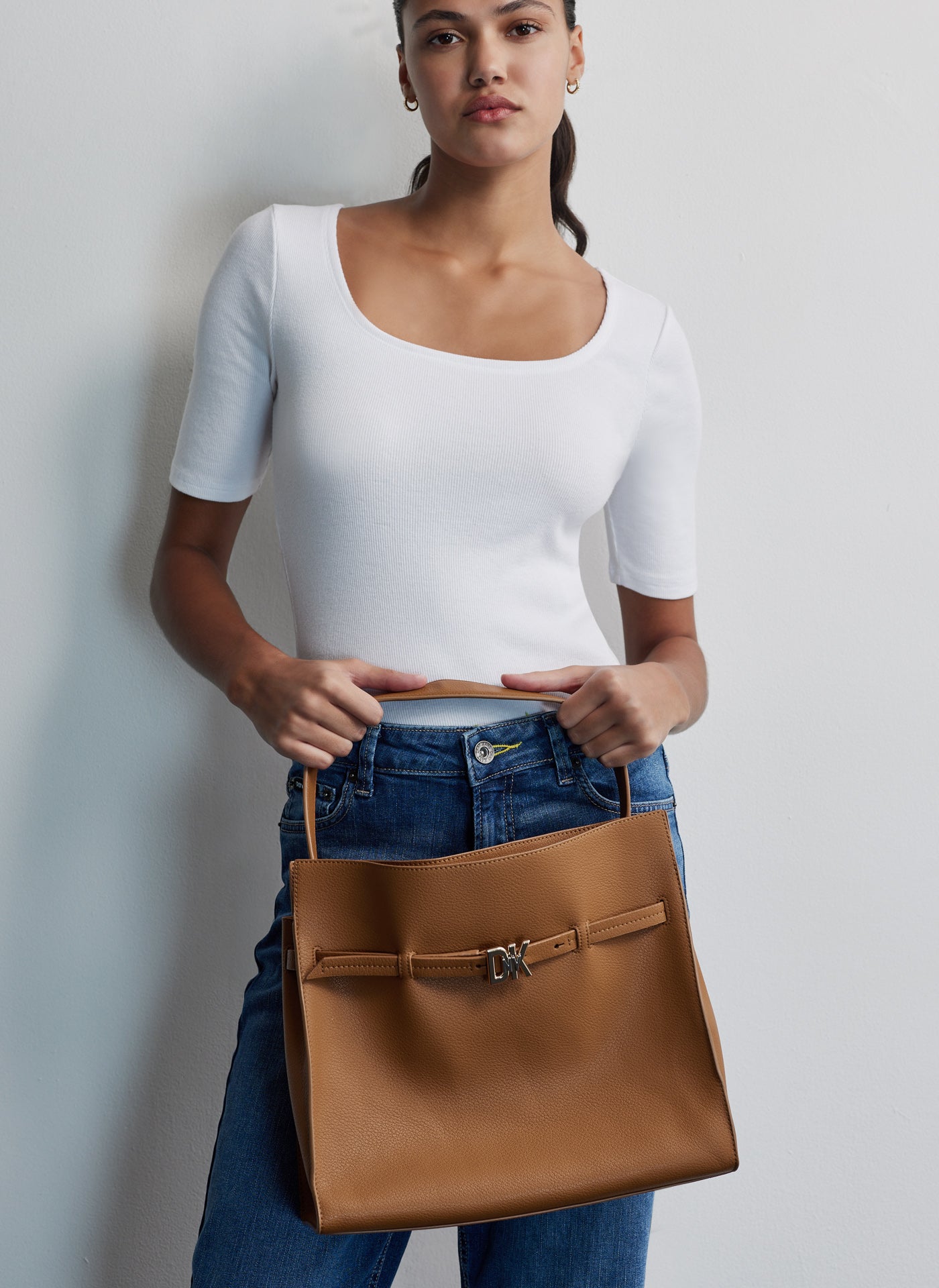 BUSHWICK MEDIUM SHOULDER BAG - By DKNY - Invoque