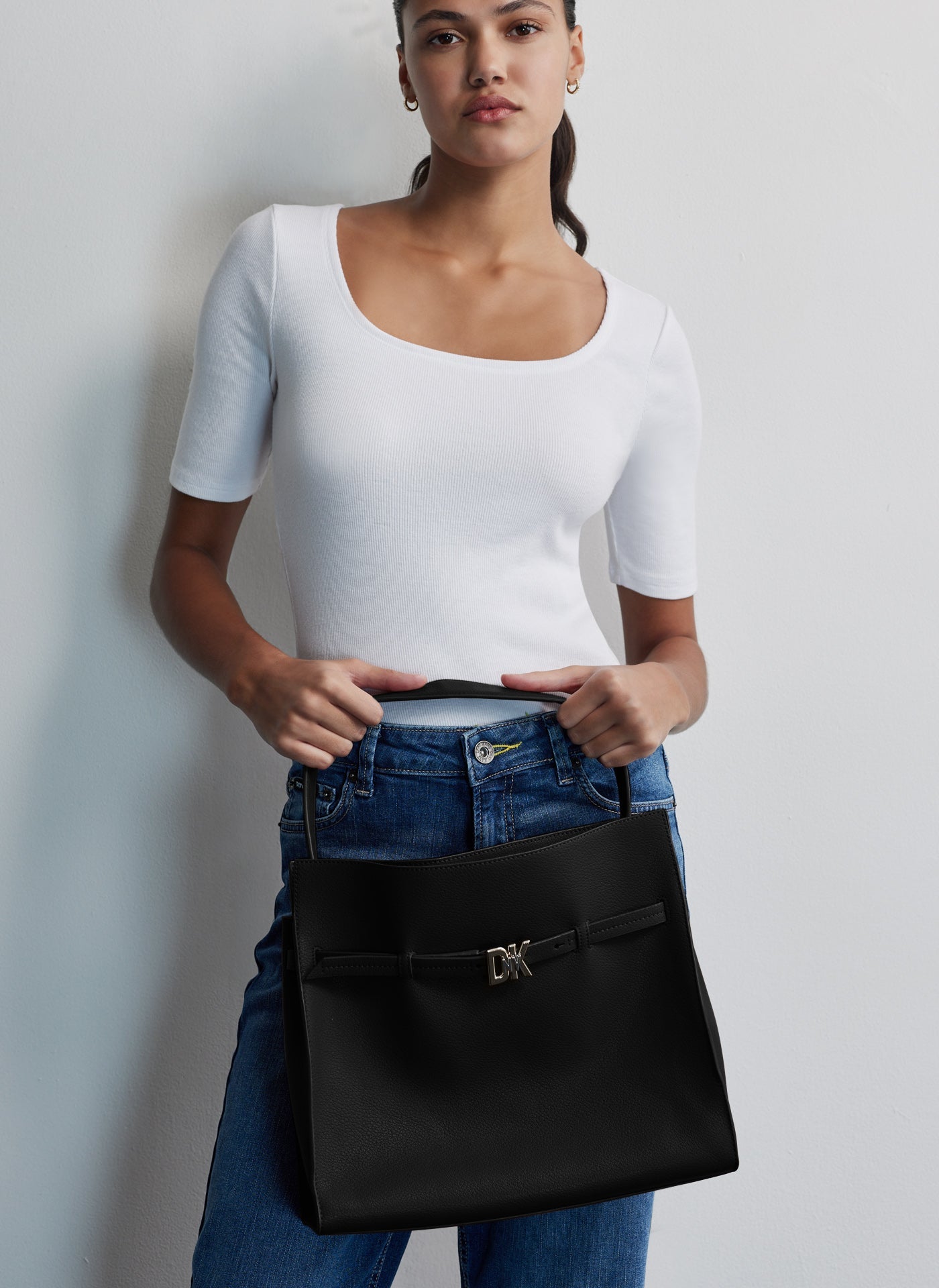 BUSHWICK MEDIUM SHOULDER BAG - By DKNY - Invoque