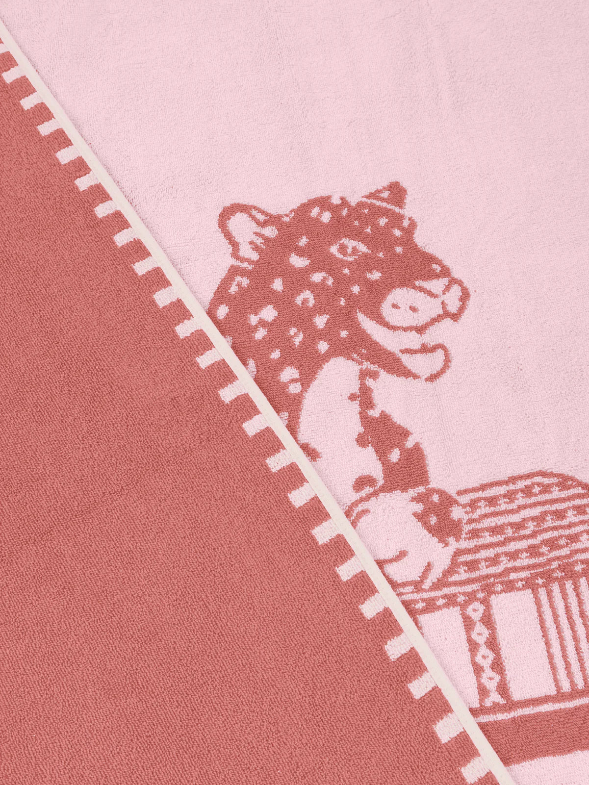 Seabed Beach & Bath Towel / Nellie Pink